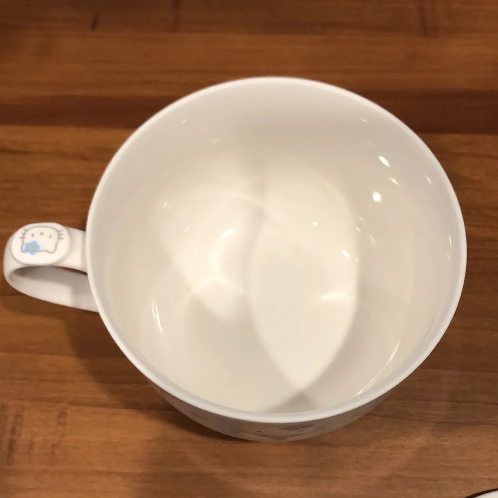 Sanrio Hello Kitty Large Ceramic Soup Mug with Lid - Picture 4 of 5